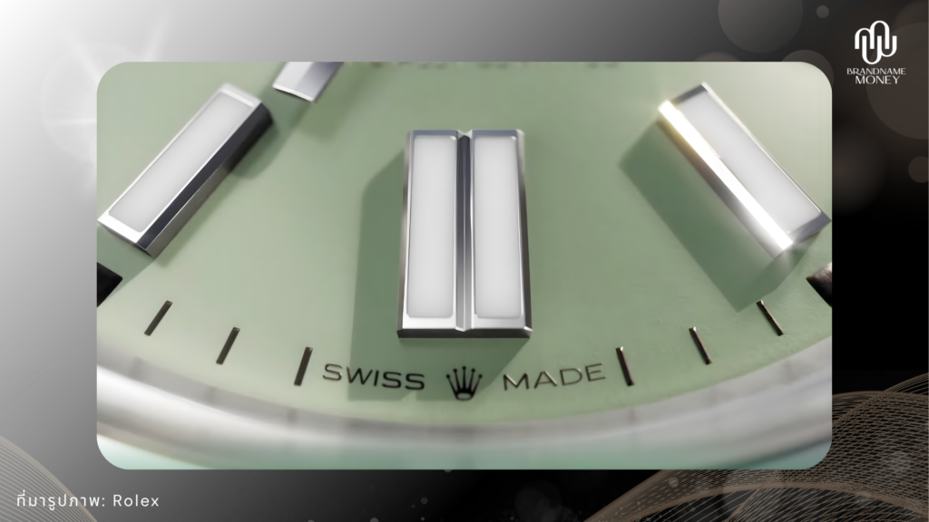 หน้าปัดของ Rolex จุดสังเกตที่ 2 เช็คนาฬิกา Rolex แท้ เป็นหนึ่งในจุดที่ปลอมยากที่สุด ตัวอักษรต้องคมชัด แม้แต่ตัวเลขเล็ก ๆ เช่น Swiss Made ด้านล่างหน้าปัด