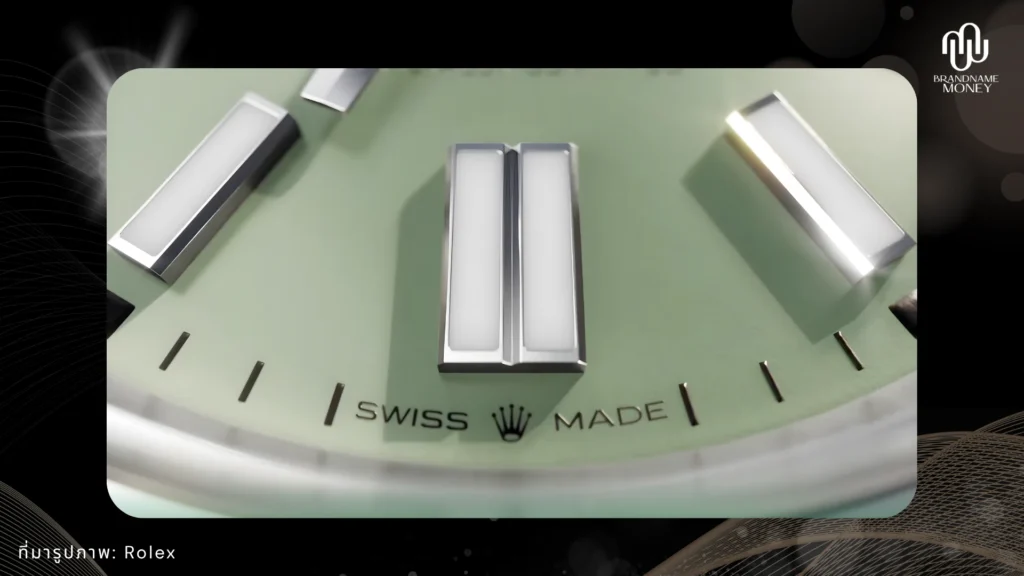 หน้าปัดของ Rolex จุดสังเกตที่ 2 เช็คนาฬิกา Rolex แท้ เป็นหนึ่งในจุดที่ปลอมยากที่สุด ตัวอักษรต้องคมชัด แม้แต่ตัวเลขเล็ก ๆ เช่น Swiss Made ด้านล่างหน้าปัด